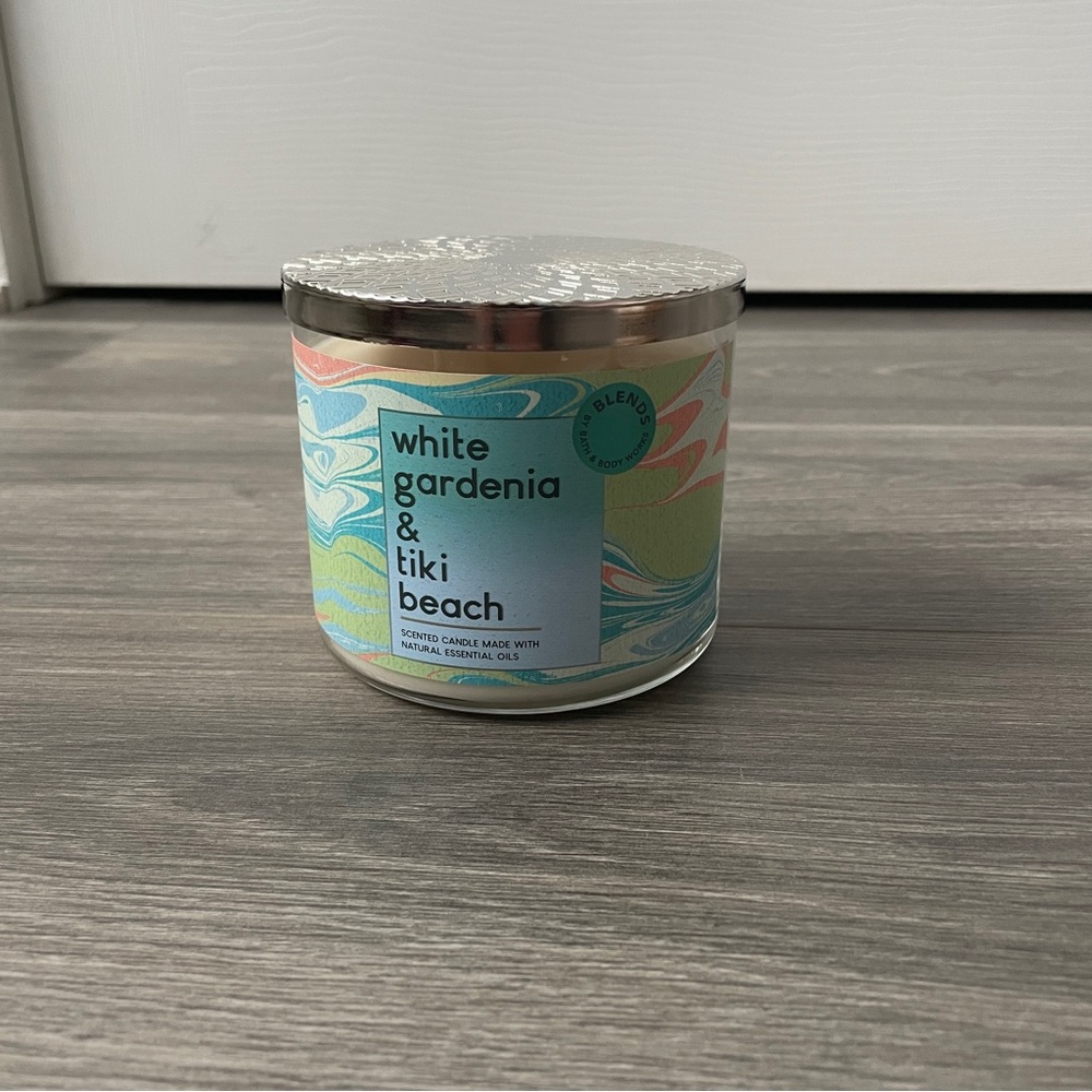 Bath & Body Works White Gardenia & Tiki Beach Candle